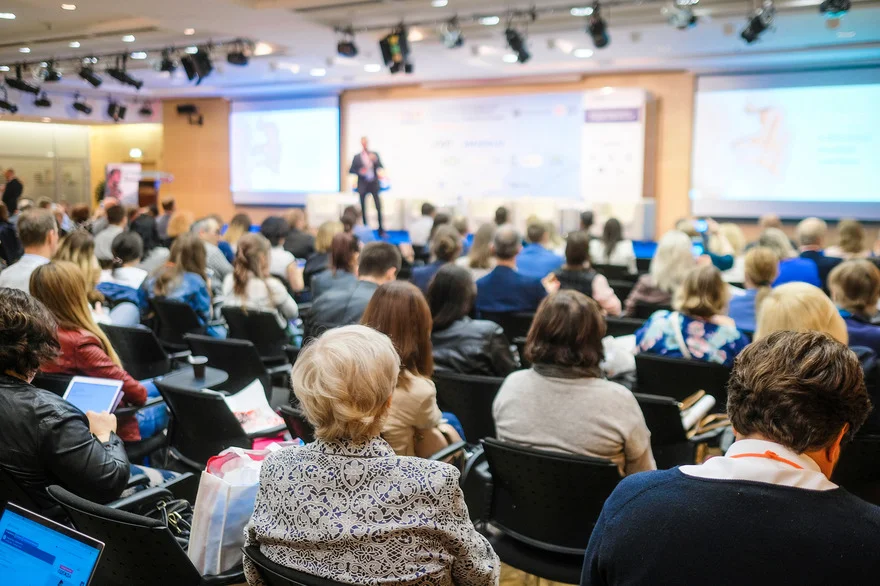 Why Attend An SEO Conference In 2025?