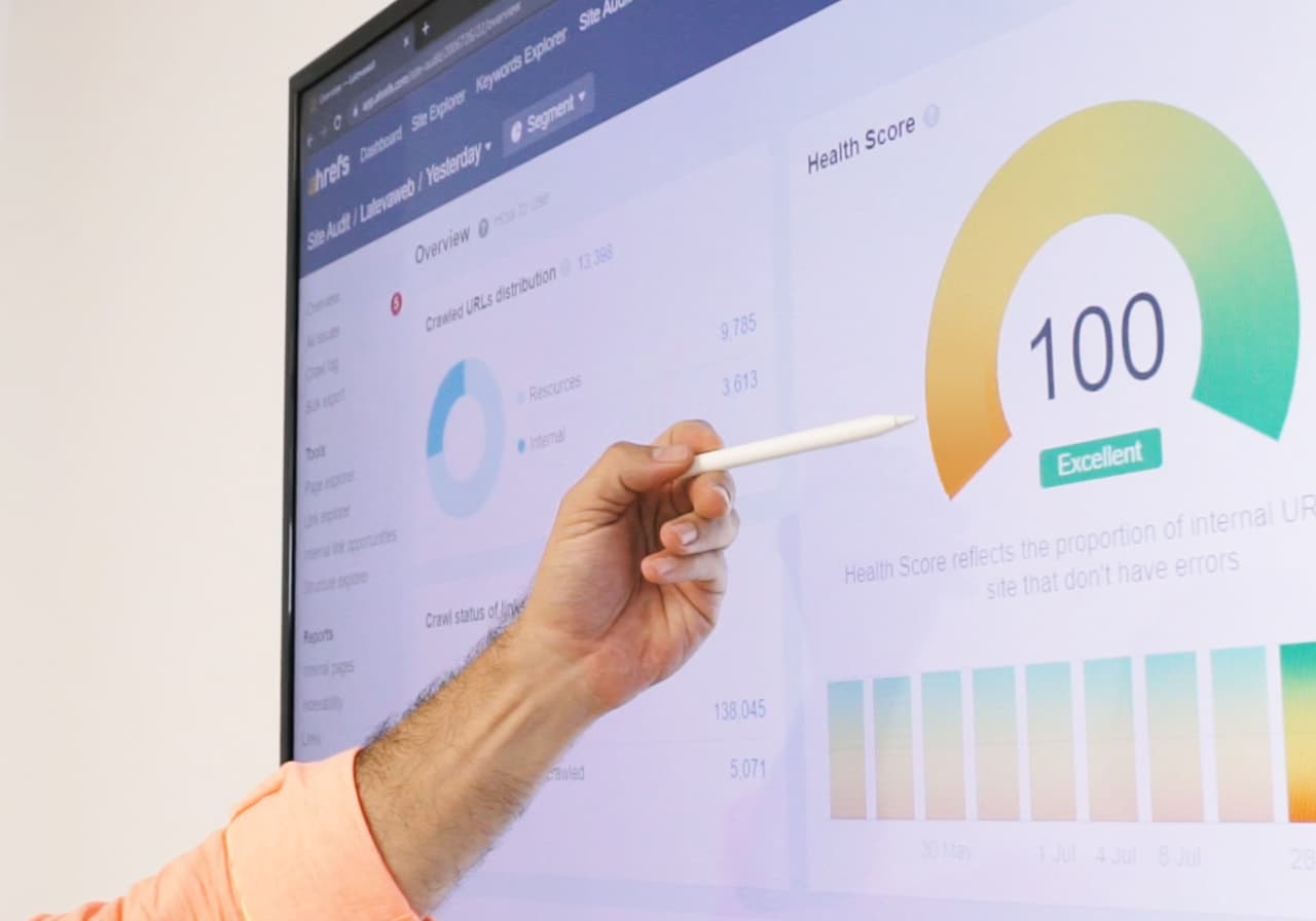 How to Track Link Building Metrics Effectively?